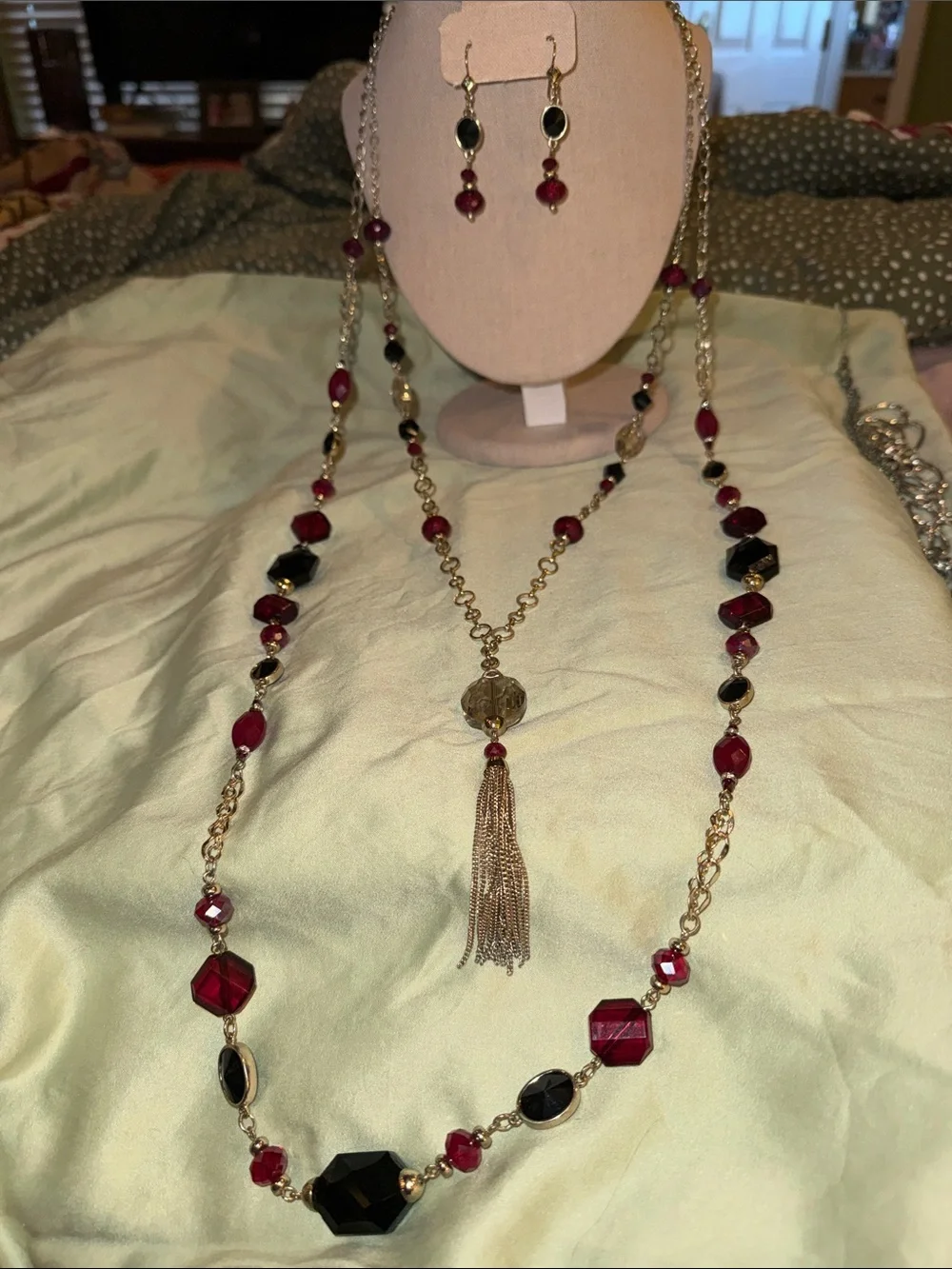 Source Unknown Gold-Tone Layered Necklace and Earrings with Red and Black Beads